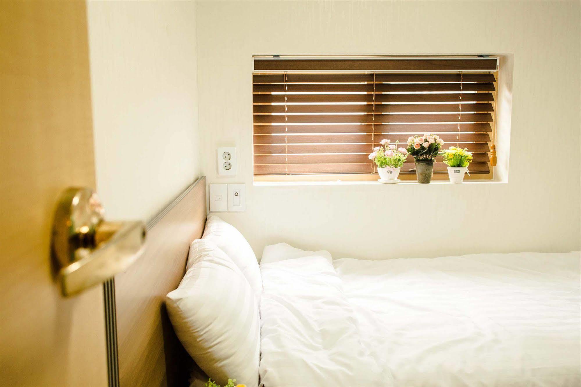 Hotel Kstar House 2*