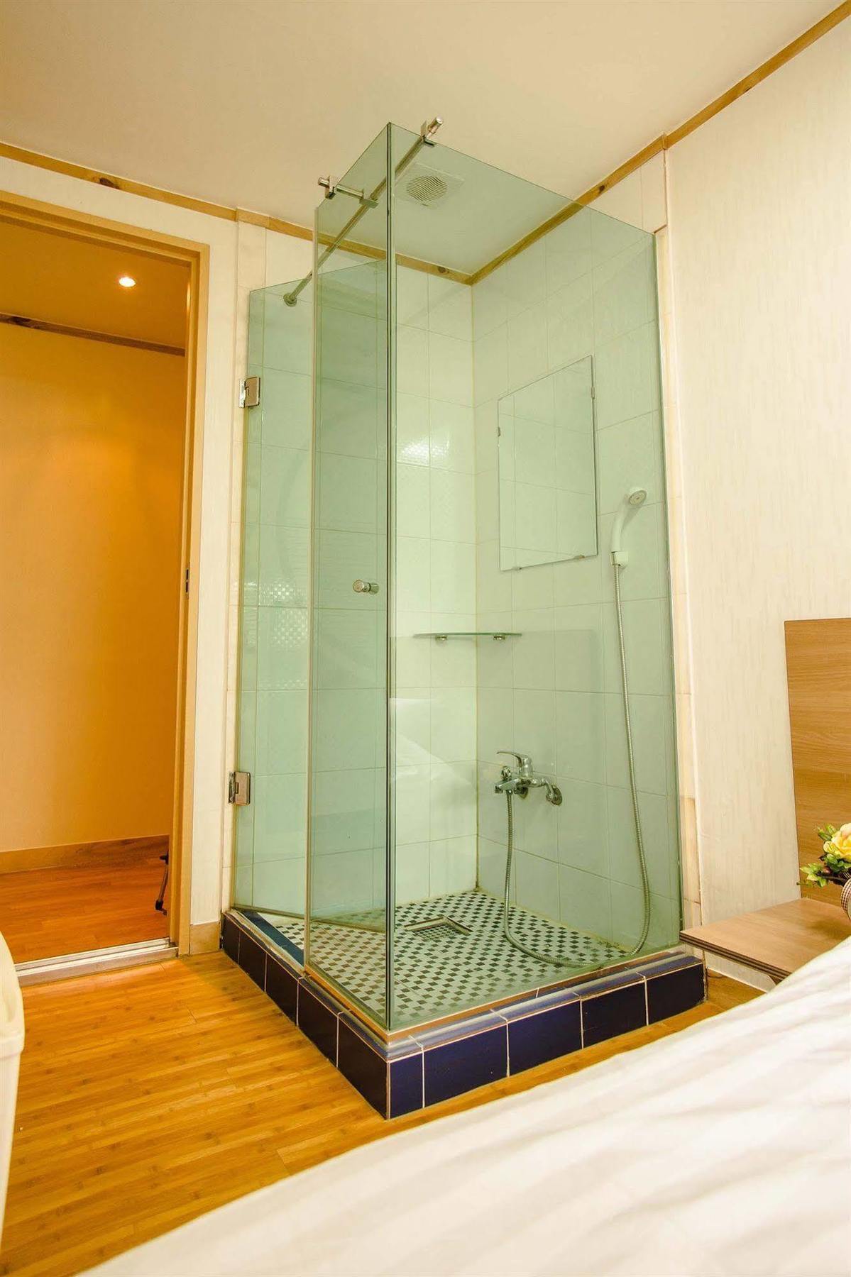 Kstar House Hotel 2*